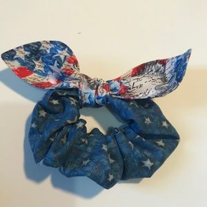 NWOT Scrunchie with Removable Bow